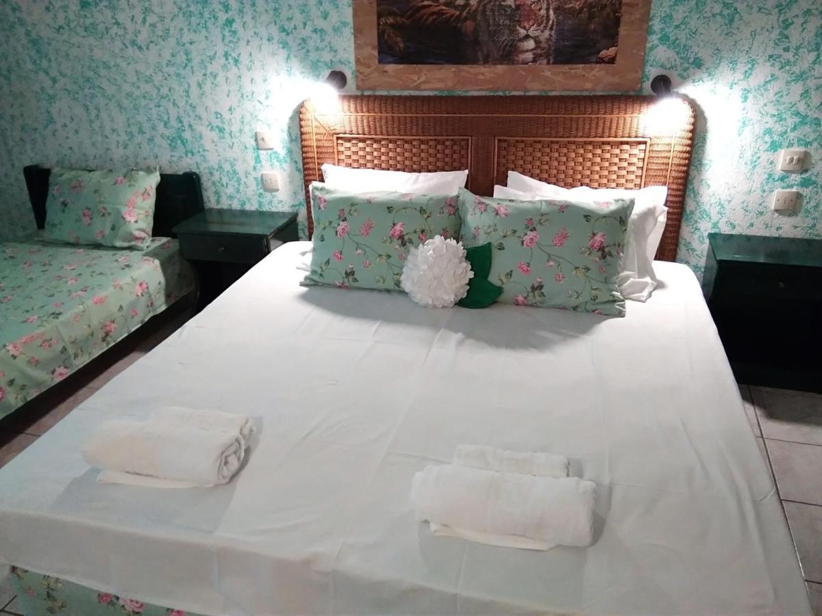 Nikos Victoria Hotel Skiathos Town Bagian luar foto