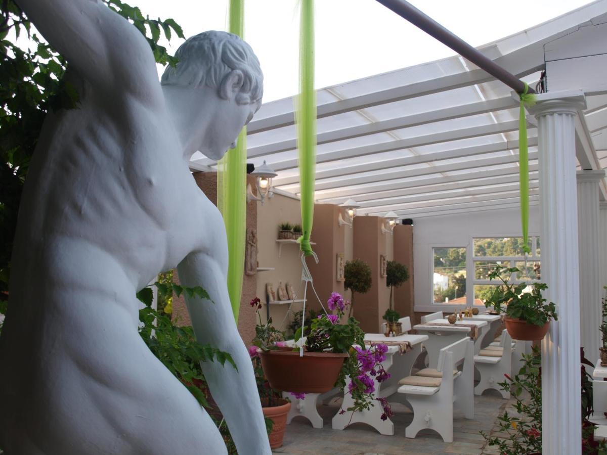 Nikos Victoria Hotel Skiathos Town Bagian luar foto